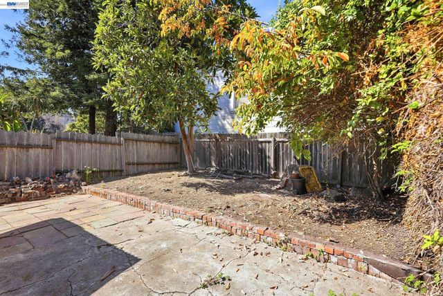 2207 13th Ave, Oakland, CA 94606