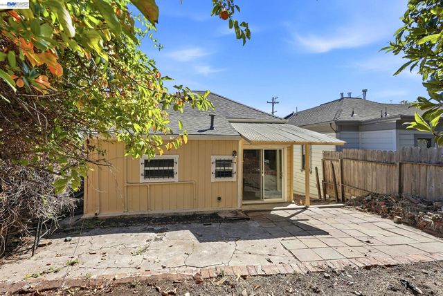 2207 13th Ave, Oakland, CA 94606