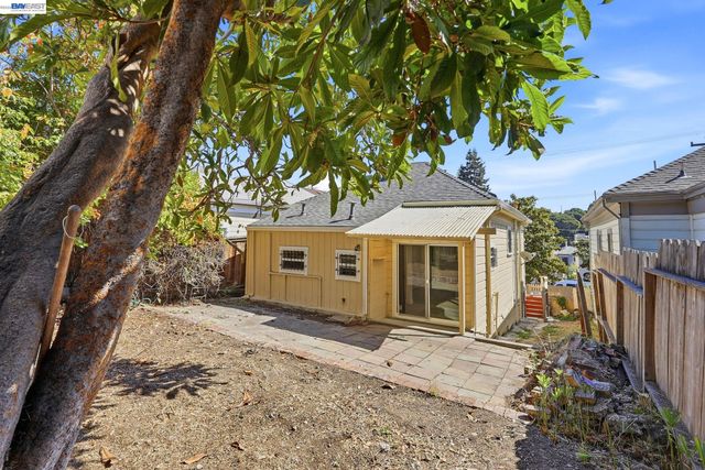2207 13th Ave, Oakland, CA 94606