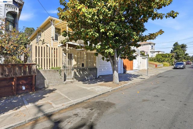 2207 13th Ave, Oakland, CA 94606