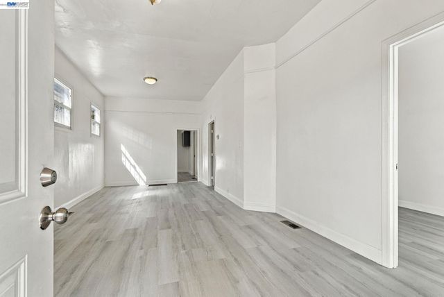 2207 13th Ave, Oakland, CA 94606