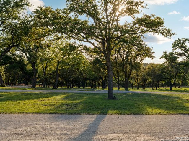 862 Grape Creek Road, Fredericksburg, TX 78624