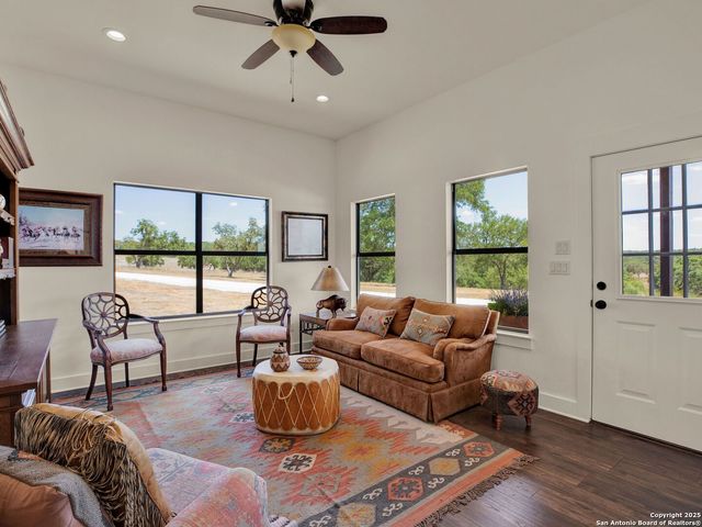 862 Grape Creek Road, Fredericksburg, TX 78624