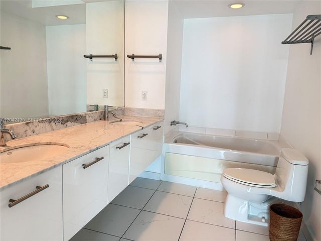 55 SE 6th St 3900, Miami, FL 33131