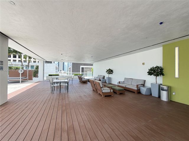 55 SE 6th St 3900, Miami, FL 33131