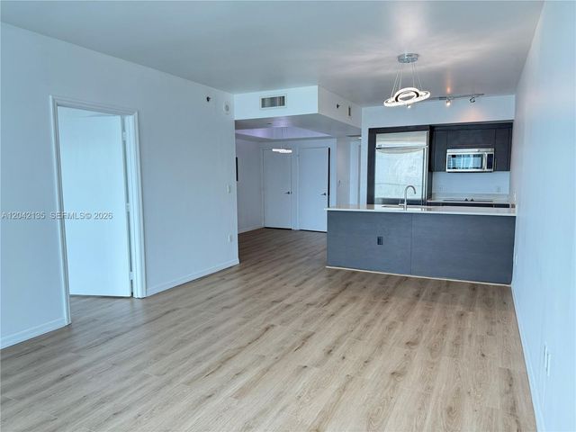 55 SE 6th St 3900, Miami, FL 33131