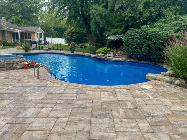 23 Astro Place, Dix Hills, NY 11746