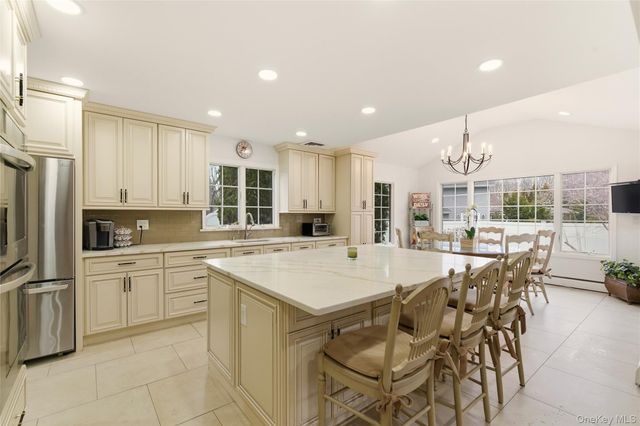 23 Astro Place, Dix Hills, NY 11746