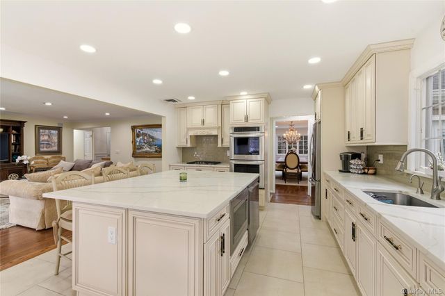 23 Astro Place, Dix Hills, NY 11746