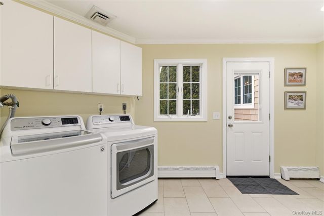 23 Astro Place, Dix Hills, NY 11746