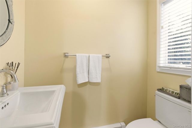 23 Astro Place, Dix Hills, NY 11746