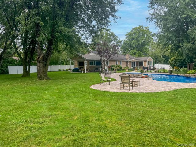 23 Astro Place, Dix Hills, NY 11746