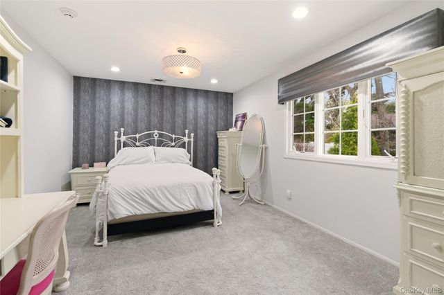 23 Astro Place, Dix Hills, NY 11746