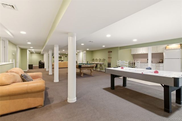 23 Astro Place, Dix Hills, NY 11746