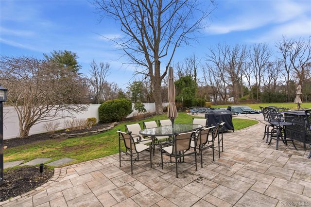 23 Astro Place, Dix Hills, NY 11746