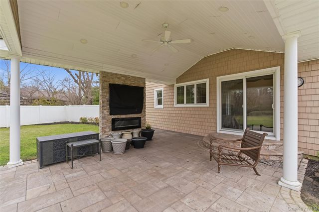 23 Astro Place, Dix Hills, NY 11746