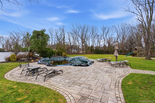 23 Astro Place, Dix Hills, NY 11746