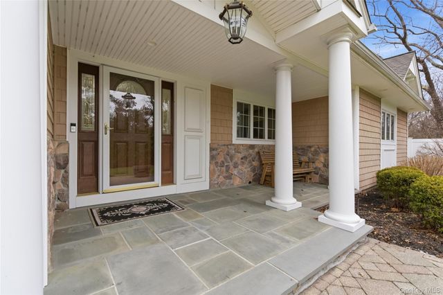 23 Astro Place, Dix Hills, NY 11746