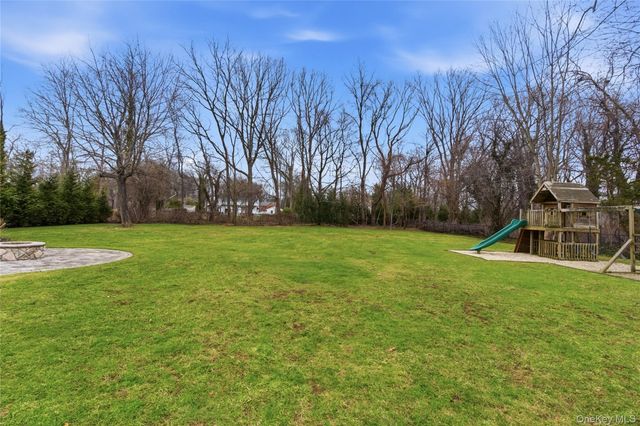 23 Astro Place, Dix Hills, NY 11746