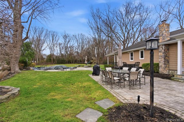 23 Astro Place, Dix Hills, NY 11746