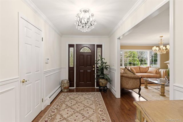 23 Astro Place, Dix Hills, NY 11746