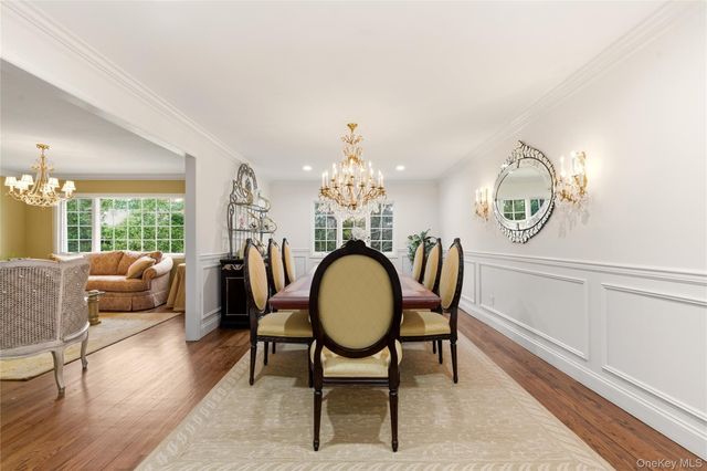 23 Astro Place, Dix Hills, NY 11746