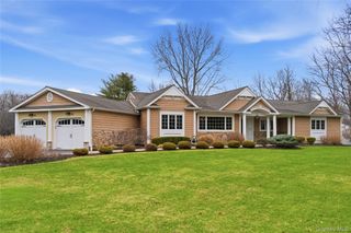 23 Astro Place, Dix Hills, NY 11746