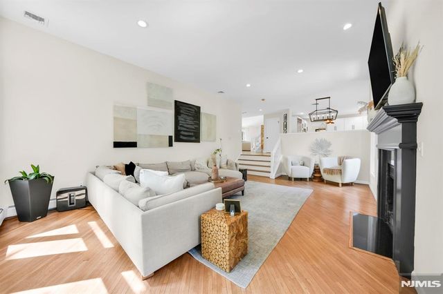 11 Hemlock Lane, Kinnelon Borough, NJ 07405