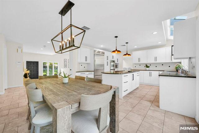11 Hemlock Lane, Kinnelon Borough, NJ 07405