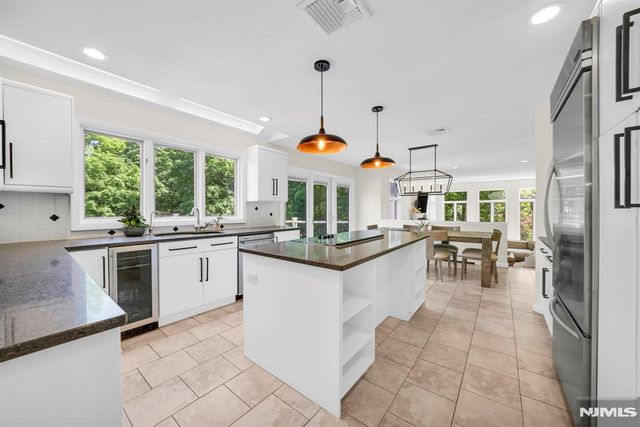11 Hemlock Lane, Kinnelon Borough, NJ 07405