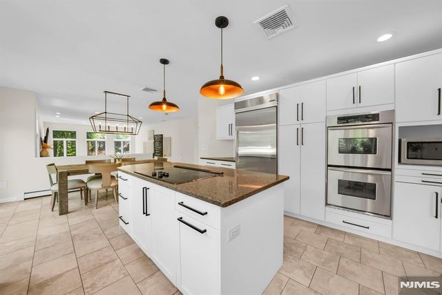 11 Hemlock Lane, Kinnelon Borough, NJ 07405