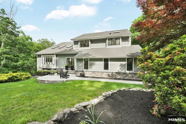 11 Hemlock Lane, Kinnelon Borough, NJ 07405
