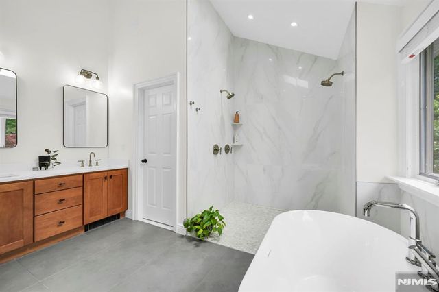 11 Hemlock Lane, Kinnelon Borough, NJ 07405