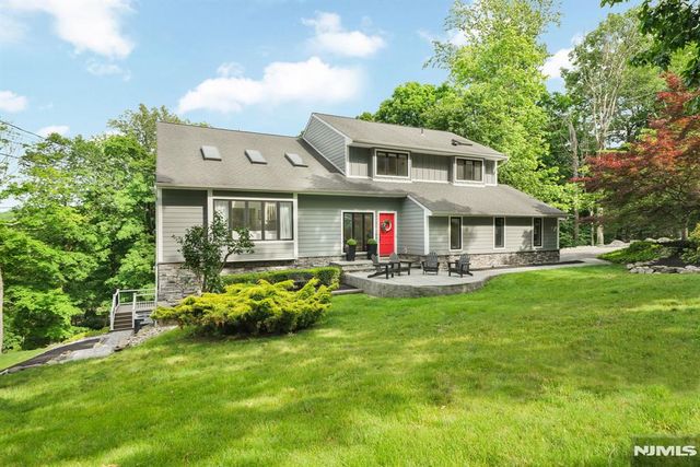 11 Hemlock Lane, Kinnelon Borough, NJ 07405