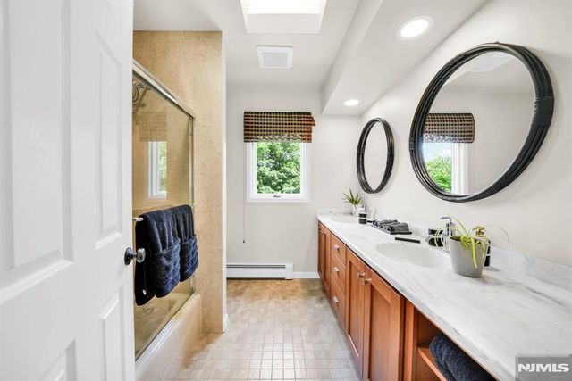 11 Hemlock Lane, Kinnelon Borough, NJ 07405