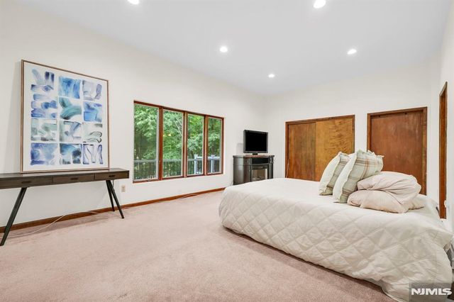 11 Hemlock Lane, Kinnelon Borough, NJ 07405
