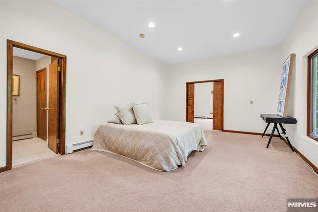 11 Hemlock Lane, Kinnelon Borough, NJ 07405