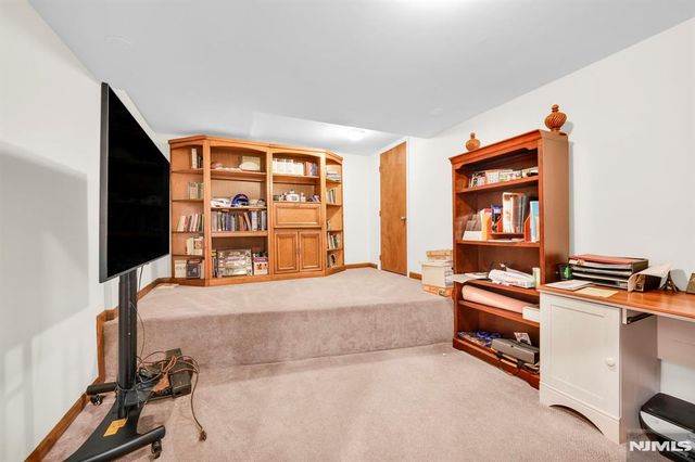 11 Hemlock Lane, Kinnelon Borough, NJ 07405