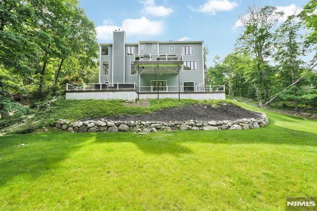 11 Hemlock Lane, Kinnelon Borough, NJ 07405