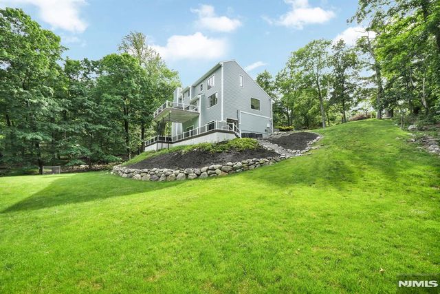 11 Hemlock Lane, Kinnelon Borough, NJ 07405