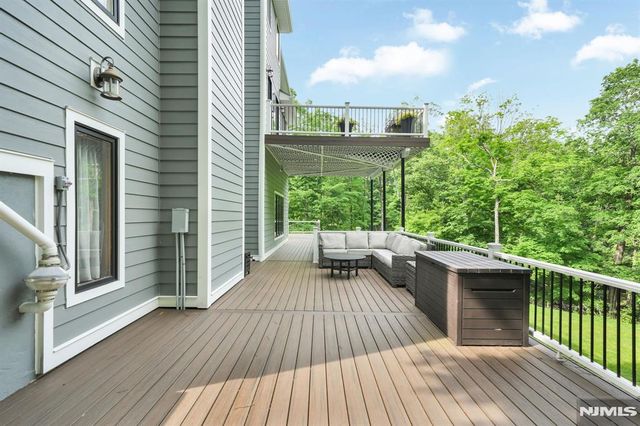 11 Hemlock Lane, Kinnelon Borough, NJ 07405