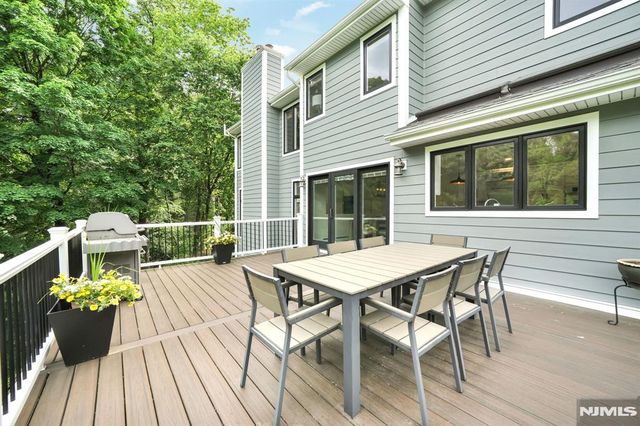 11 Hemlock Lane, Kinnelon Borough, NJ 07405
