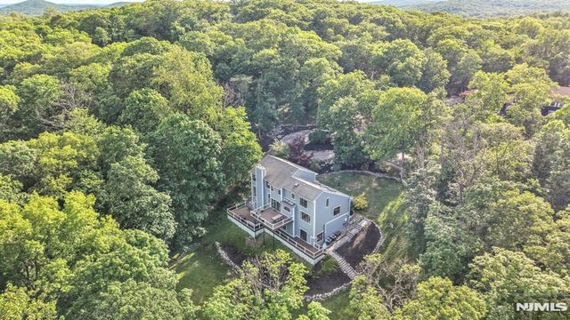 11 Hemlock Lane, Kinnelon Borough, NJ 07405