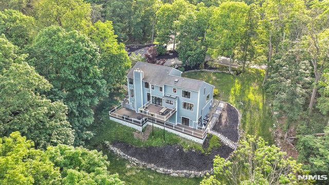 11 Hemlock Lane, Kinnelon Borough, NJ 07405