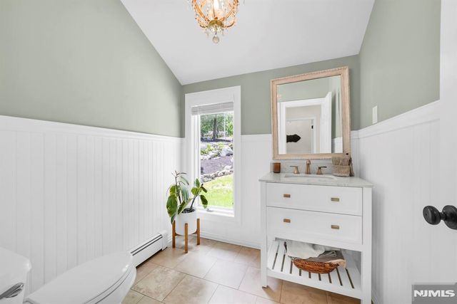 11 Hemlock Lane, Kinnelon Borough, NJ 07405