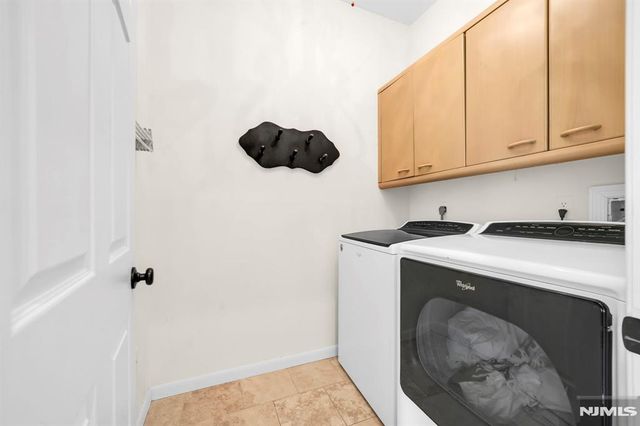 11 Hemlock Lane, Kinnelon Borough, NJ 07405
