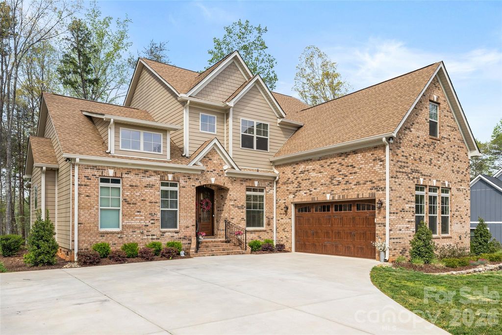 832 Bellegray Road, Clover, SC 29710