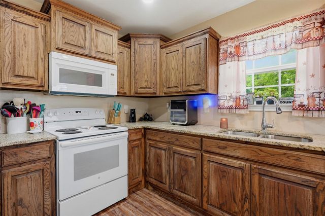 508 Simpson Drive, Southmayd, TX 75092