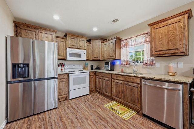 508 Simpson Drive, Southmayd, TX 75092