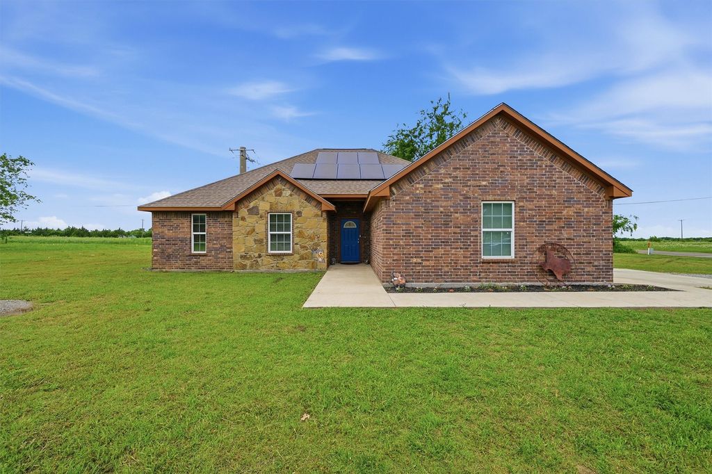508 Simpson Drive, Southmayd, TX 75092